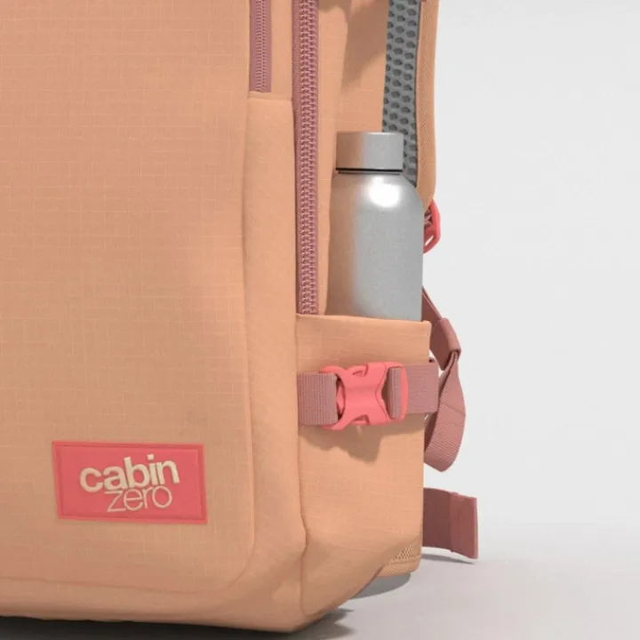Grote Rugzakken|Daypack>CabinZero Adventure Pro 42L Cabin Backpack sunny day