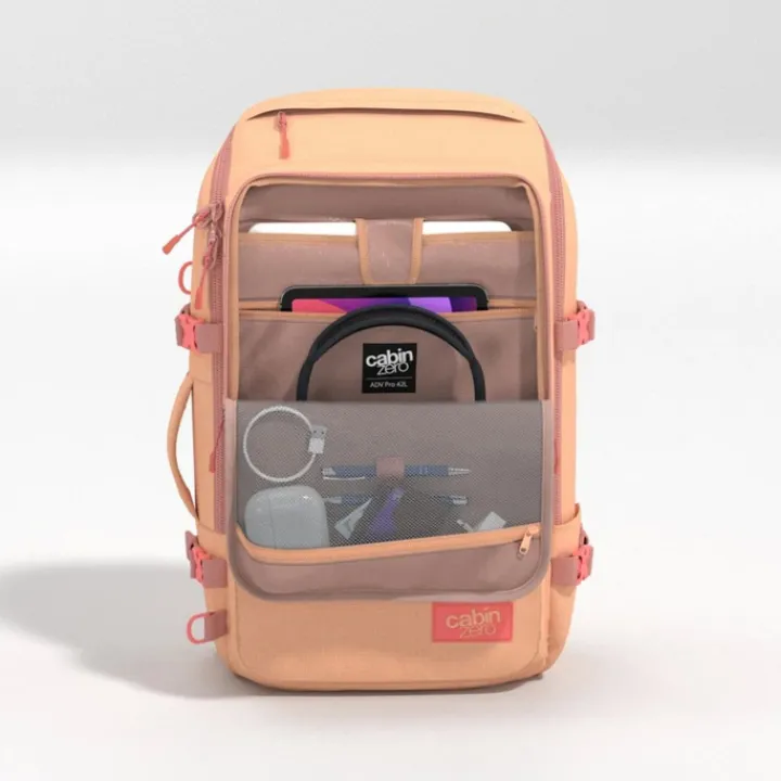 Grote Rugzakken|Daypack>CabinZero Adventure Pro 42L Cabin Backpack sunny day