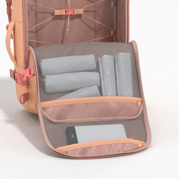 Grote Rugzakken|Daypack>CabinZero Adventure Pro 42L Cabin Backpack sunny day