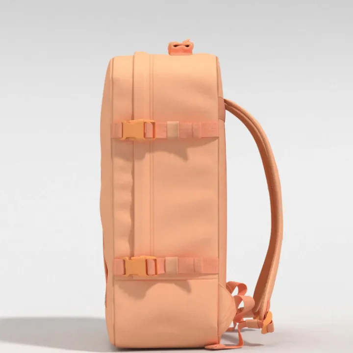 Grote Rugzakken|Daypack>CabinZero Classic 44L Ultra Light Cabin Bag sunny day