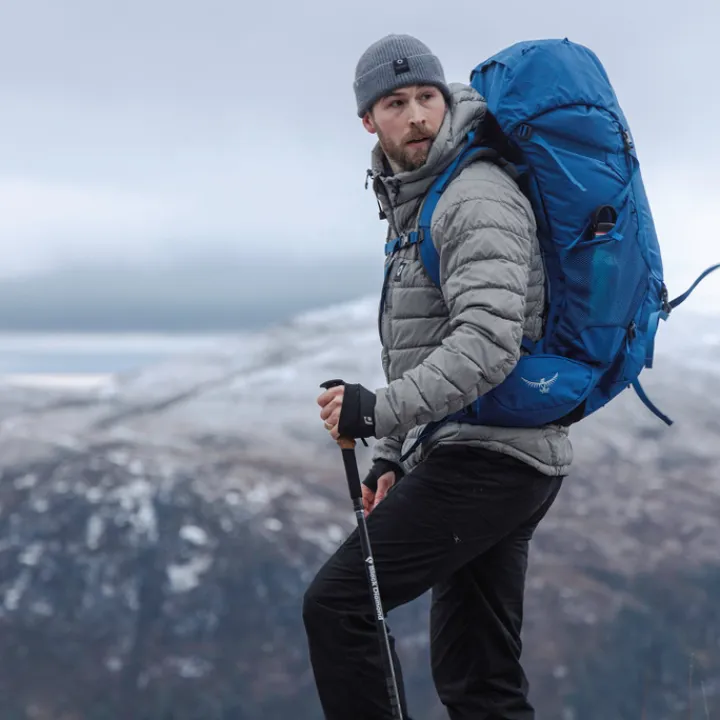 Grote Rugzakken|Trekking Rugzakken>Osprey Rook 50 dark charcoal/silver lining