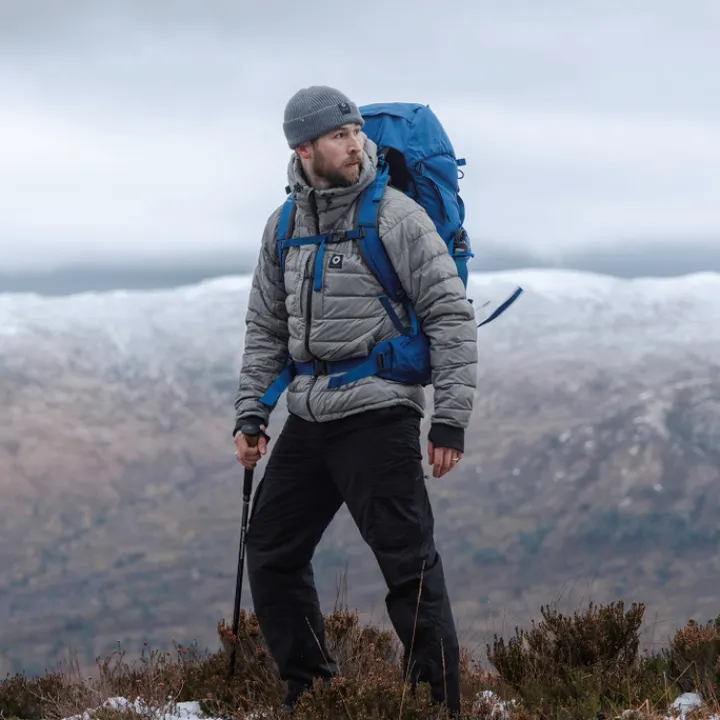 Grote Rugzakken|Trekking Rugzakken>Osprey Rook 50 dark charcoal/silver lining