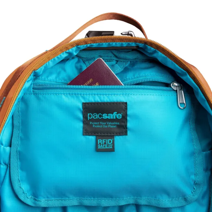 Kleine Rugzakken|Daypack>Pacsafe Eco 18L Backpack Econyl canyon