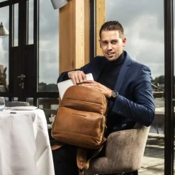 Kleine Rugzakken|14 Inch Laptoptassen>The Chesterfield Brand Austin Backpack brown
