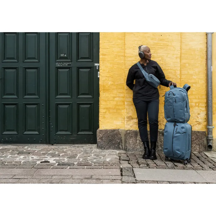 Transavia Trolleys|Klm Trolleys>Thule Aion Carryon Spinner 55 dark slate